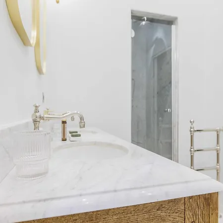 Apartment Superb Near Notre-dame Cathedral - Mobility Lease