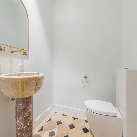 Superb Near Notre-dame Cathedral - Mobility Lease Apartment Paris