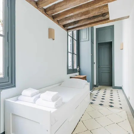 Superb Near Notre-dame Cathedral - Mobility Lease Apartment