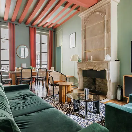Superb Near Notre-dame Cathedral - Mobility Lease Apartment *