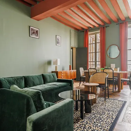 Superb Near Notre-dame Cathedral - Mobility Lease Apartment *