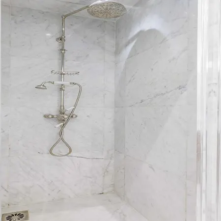 Apartment Superb Near Notre-dame Cathedral - Mobility Lease Paris