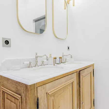 Apartment Superb Near Notre-dame Cathedral - Mobility Lease