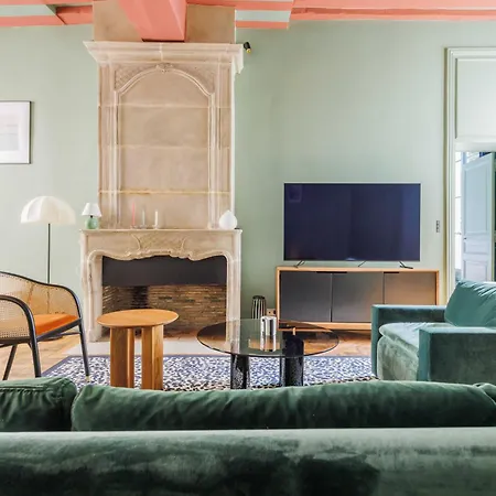 Superb Near Notre-dame Cathedral - Mobility Lease Apartment Paris