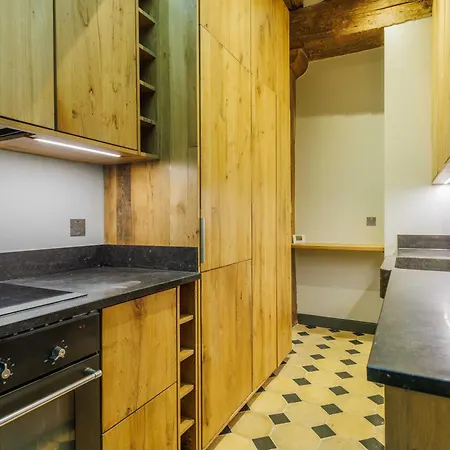 Superb Near Notre-dame Cathedral - Mobility Lease Apartment