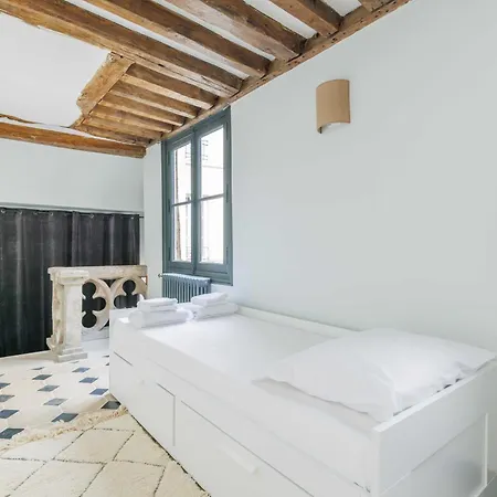 Apartment Superb Near Notre-dame Cathedral - Mobility Lease
