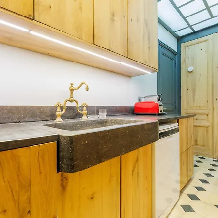 Superb Near Notre-dame Cathedral - Mobility Lease Paris