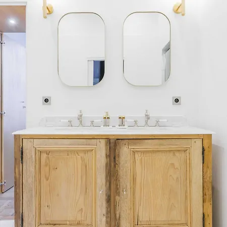 Superb Near Notre-dame Cathedral - Mobility Lease Apartment *