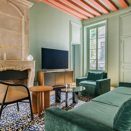 Superb Near Notre-dame Cathedral - Mobility Lease Paris