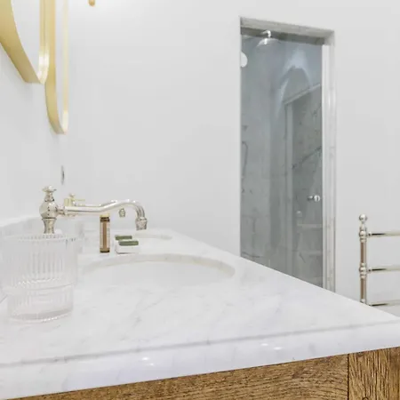 Apartment Superb Near Notre-dame Cathedral - Mobility Lease *